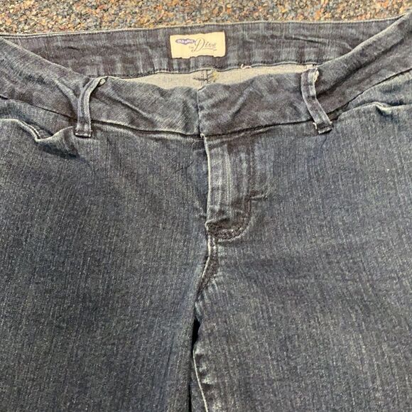 Old Navy The Diva denim  capris sz. 2 - Picture 2 of 3